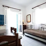 Stella's Place, Vlichada