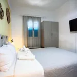 Stella's Place, Vlichada