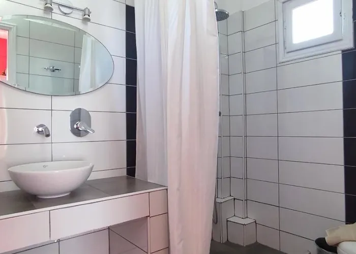 Stella's Place, Vlichada Вличада