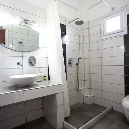 Stella's Place, Vlichada