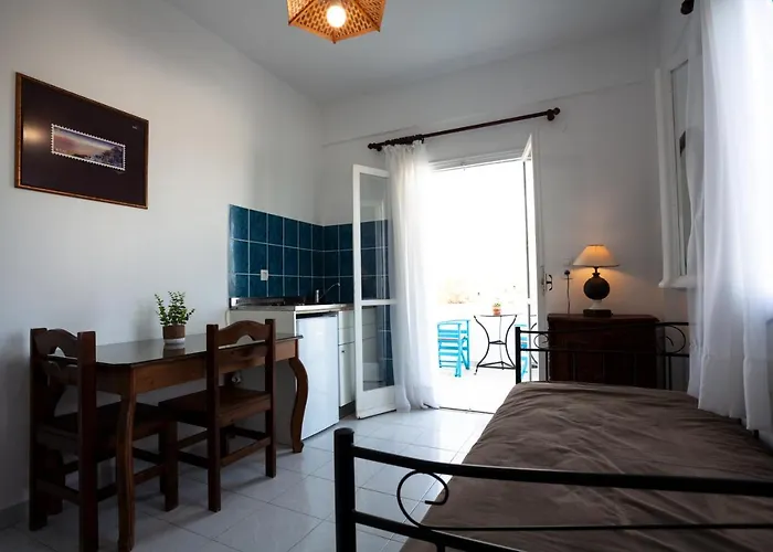 Gasthuis Stella's Place, Vlichada 4*