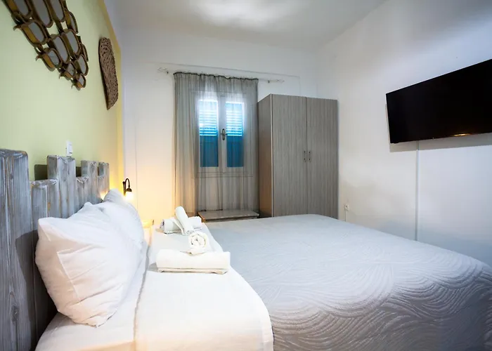 Stella's Place, Vlichada