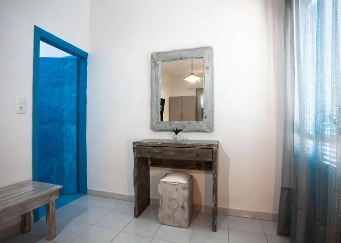 Stella's Place, Vlichada