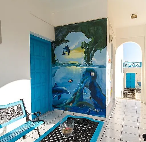 Stella's Place, Vlichada Vlychada