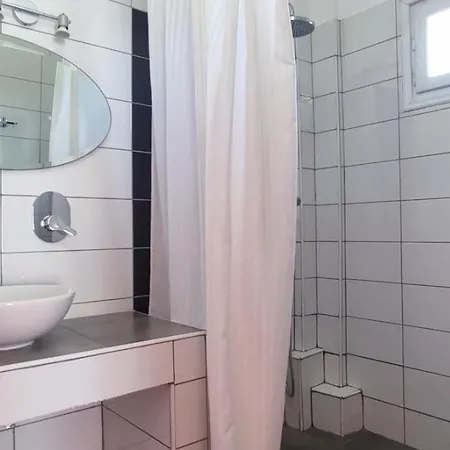 Stella's Place, Vlichada Vlychada