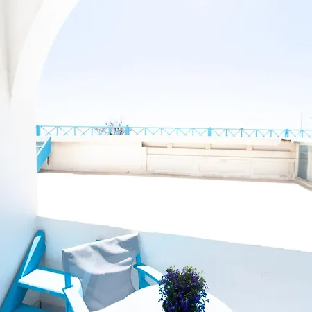 Stella's Place, Vlichada Vlychada