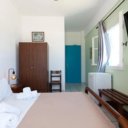 Stella's Place, Vlichada *