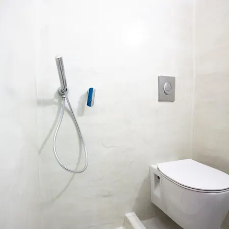 Stella's Place, Vlichada