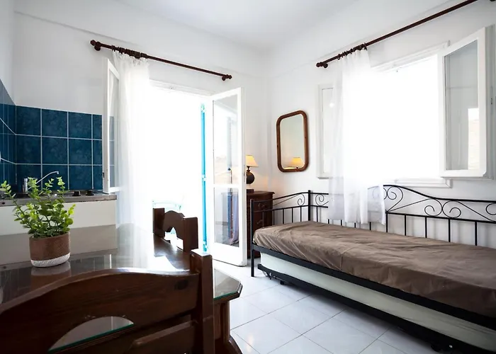 Stella's Place, Vlichada