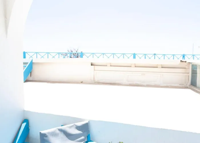 Stella's Place, Vlichada Vlychada