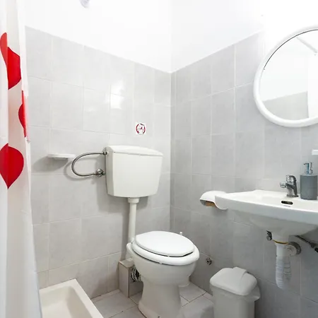 Stella's Place, Vlichada Vlychada