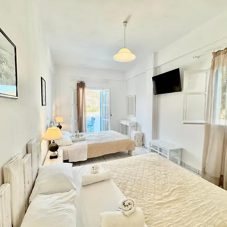 Stella's Place, Vlichada Vlychada